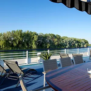 https://bateau-hotel-le-chardonnay.aixenprovencehotels.org