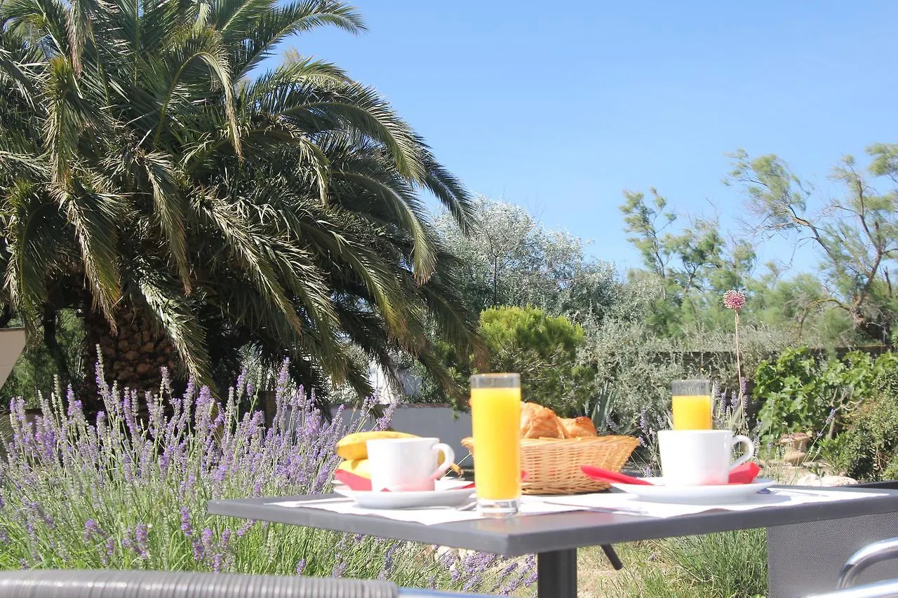 Clamador Saintes-Maries-de-La-Mer Hotel